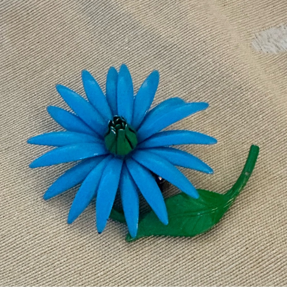 Vintage Metal Blue & Green Enamel Flower Pin / Brooch.